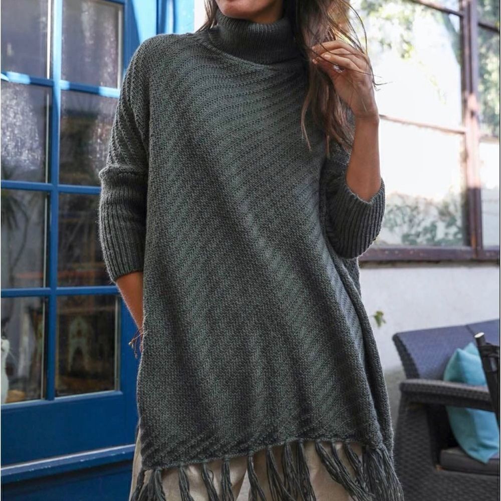 Sage Green Poncho with Sleeves‎